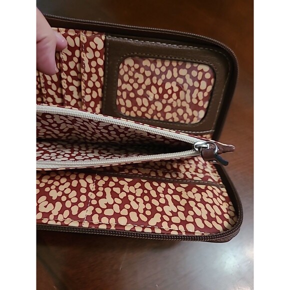 Fossil Key-Per Wallet, Zip Clutch Floral Art, Brown 8” X 4" - Picture 5 of 6